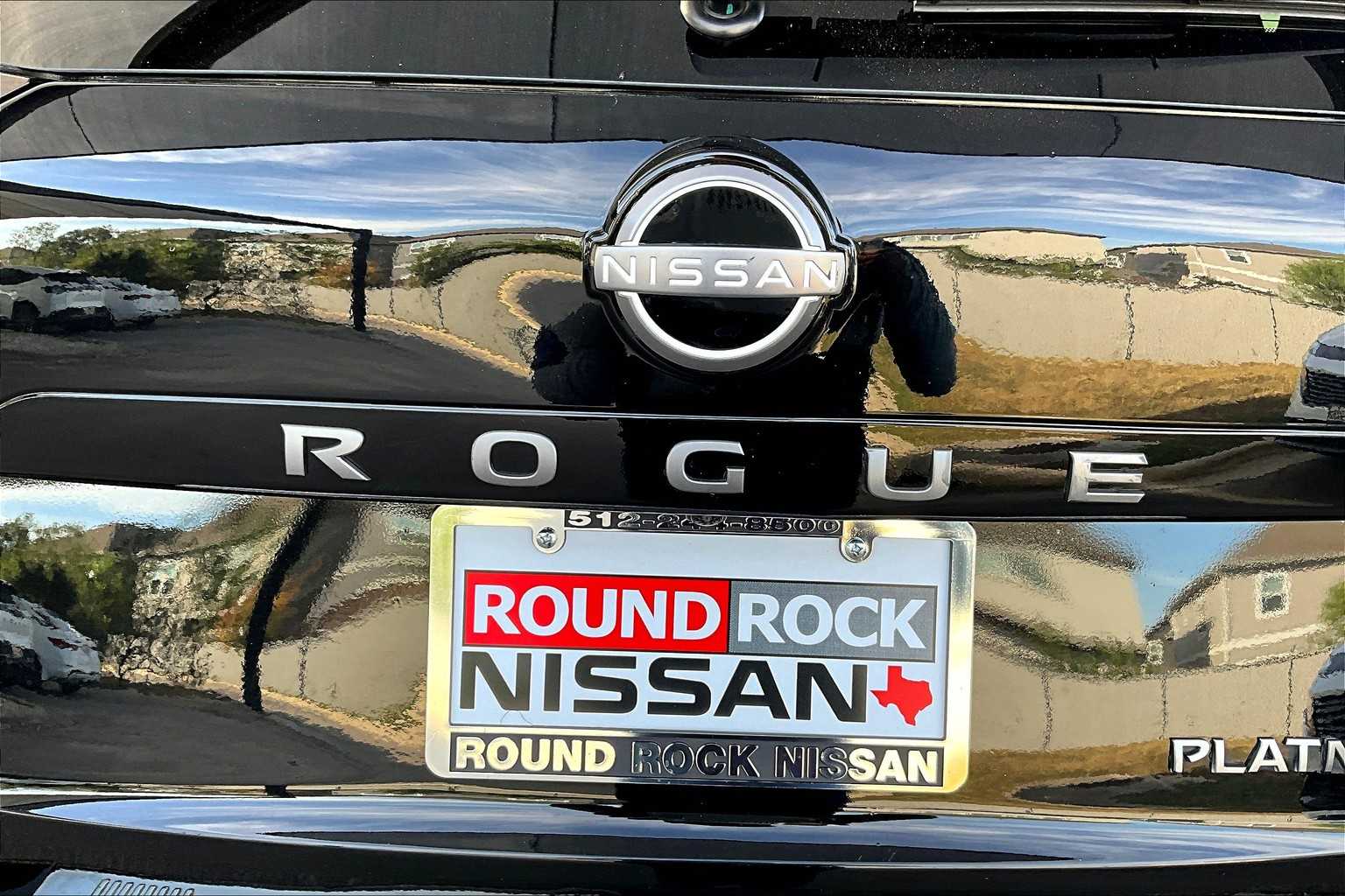 2024 Nissan Rogue Platinum photo 2
