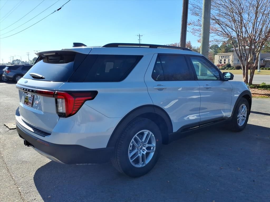 2026 Ford Explorer photo 3