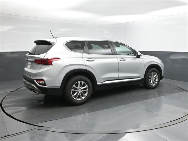 2019 Hyundai Santa Fe SE photo 2