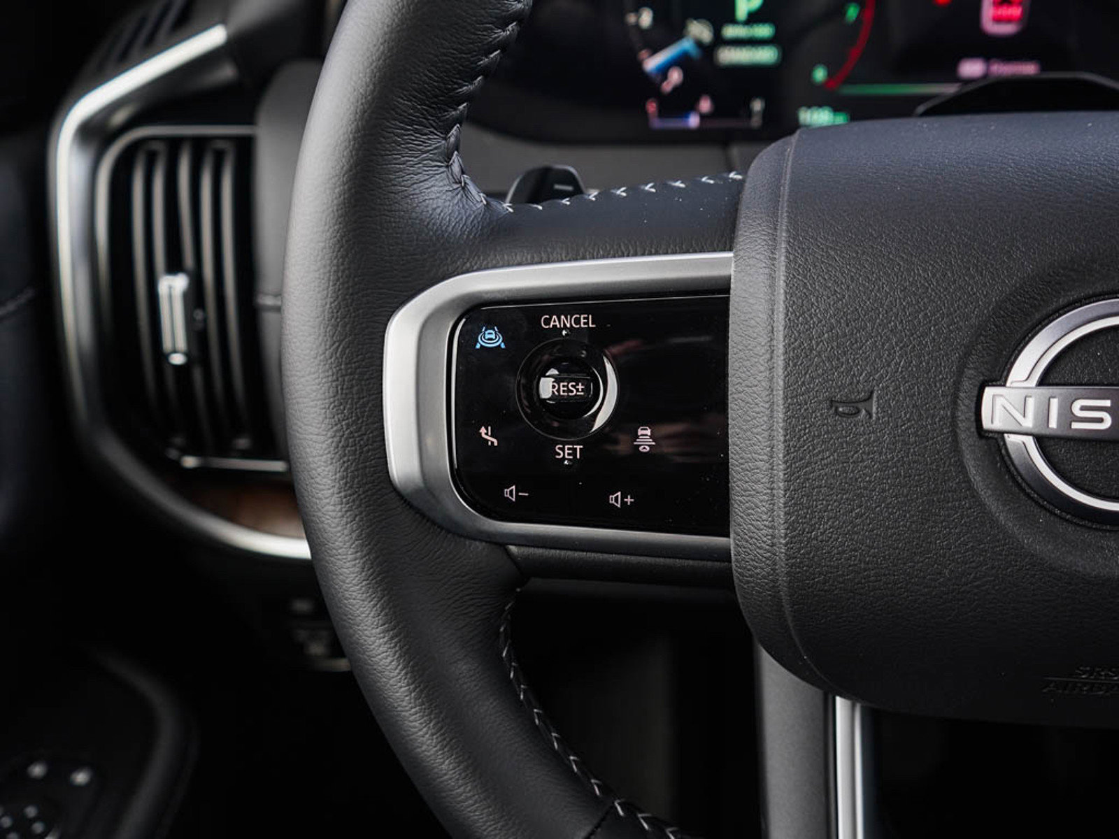 2025 Nissan Armada SL photo 16