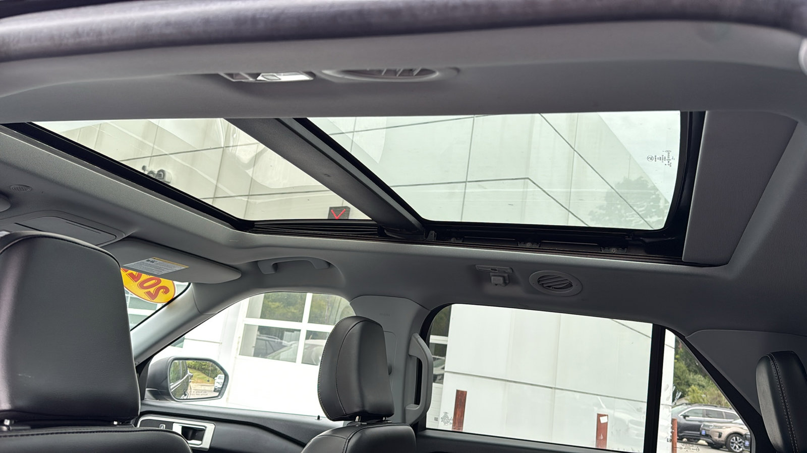 2022 Ford Explorer XLT photo 25