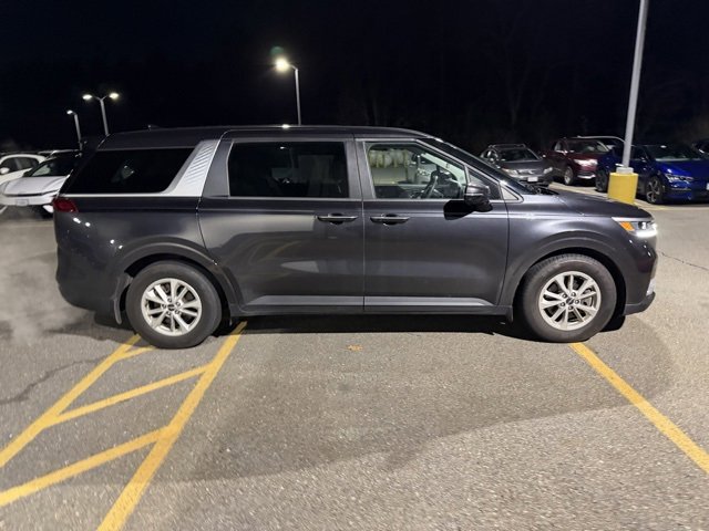 2022 Kia Carnival LX photo 4