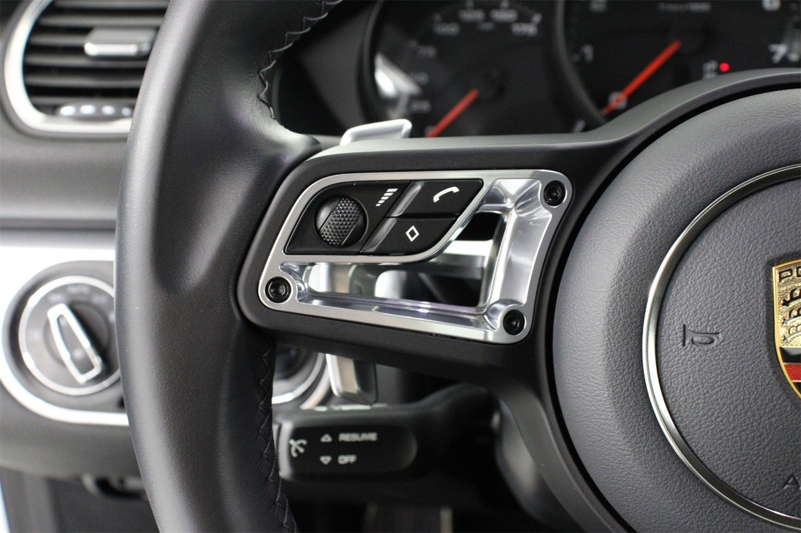 2025 Porsche Boxster photo 12