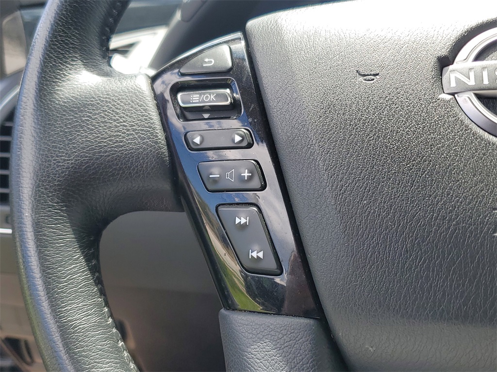 2022 Nissan Armada SV photo 23