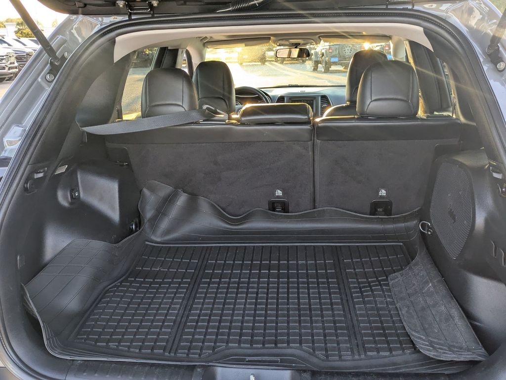 2020 Jeep Cherokee Latitude photo 23