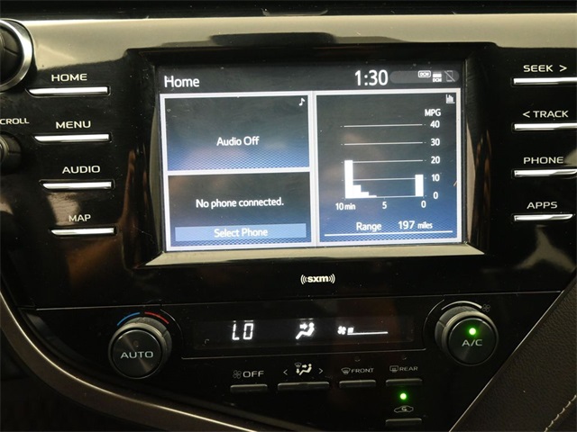2020 Toyota Camry SE photo 3