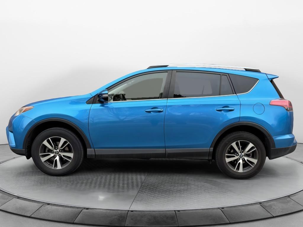 Used 2018 Toyota RAV4 XLE with VIN JTMRFREV6JD245619 for sale in Kansas City