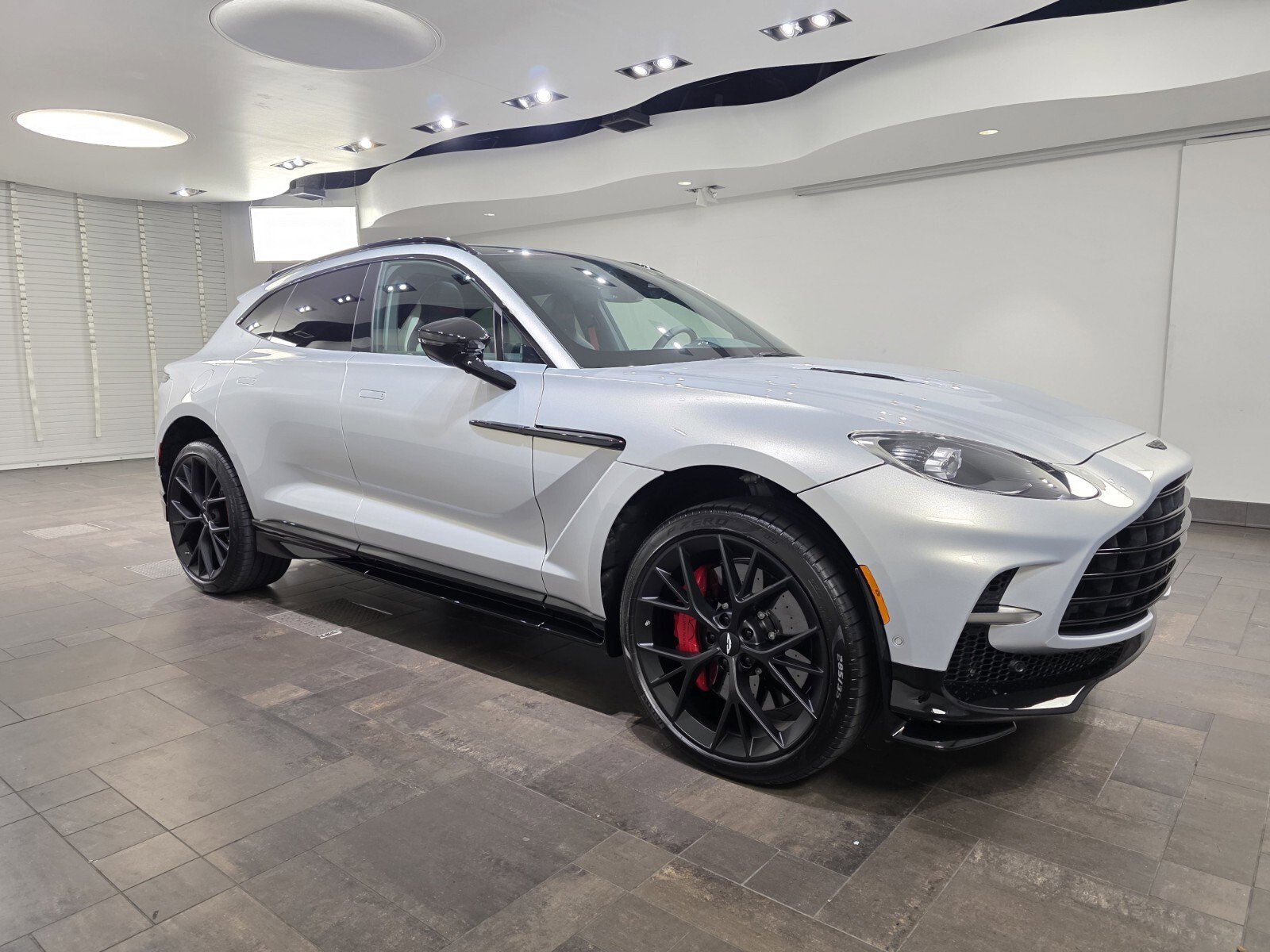 2025 Aston Martin DBX 707's photo