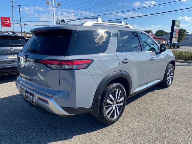 2022 Nissan Pathfinder Platinum photo 3