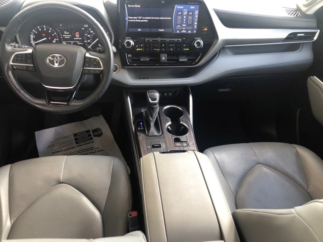 2021 Toyota Highlander Limited photo 10