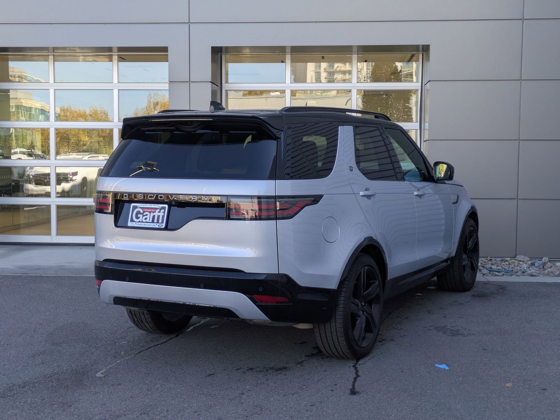 2024 Land Rover Discovery SE photo 4