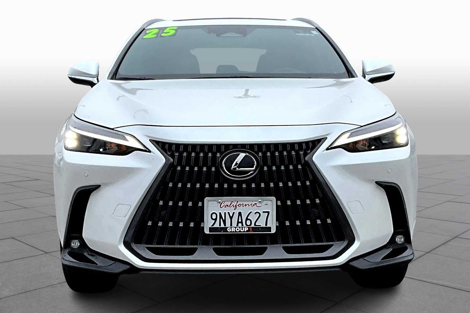 2025 Lexus NX Premium photo 3