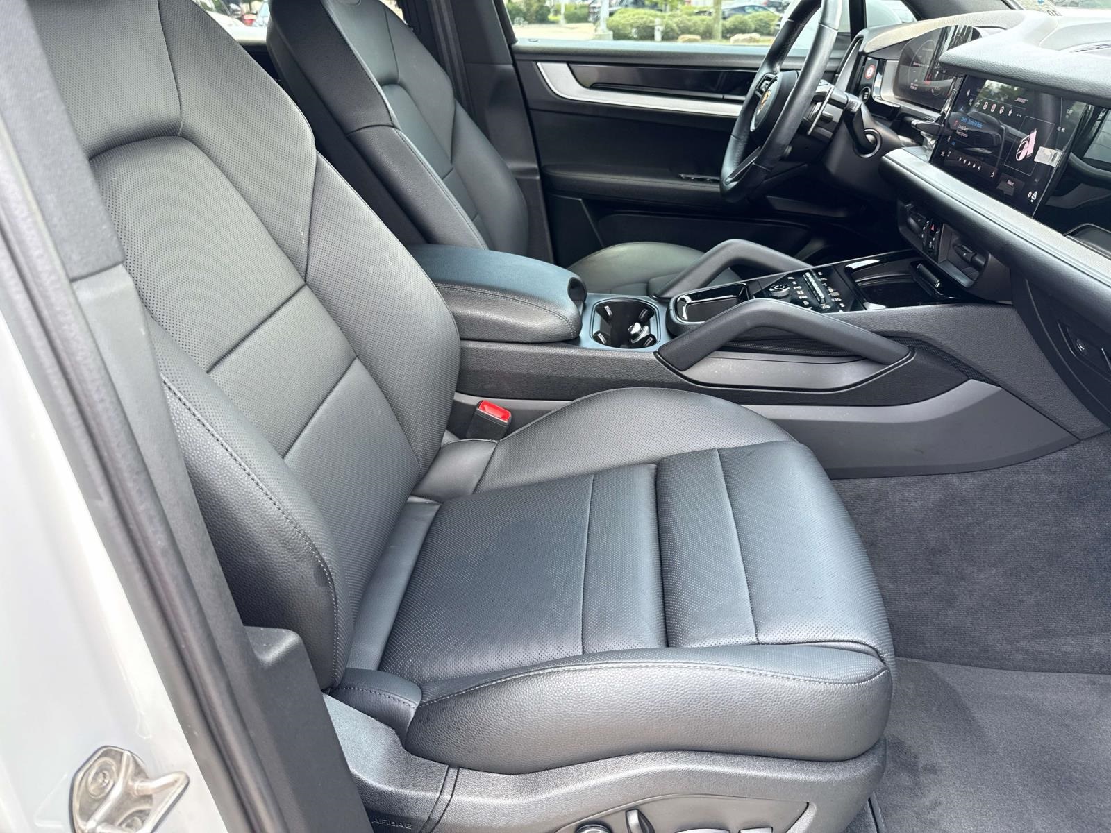 2024 Porsche Cayenne Base photo 12
