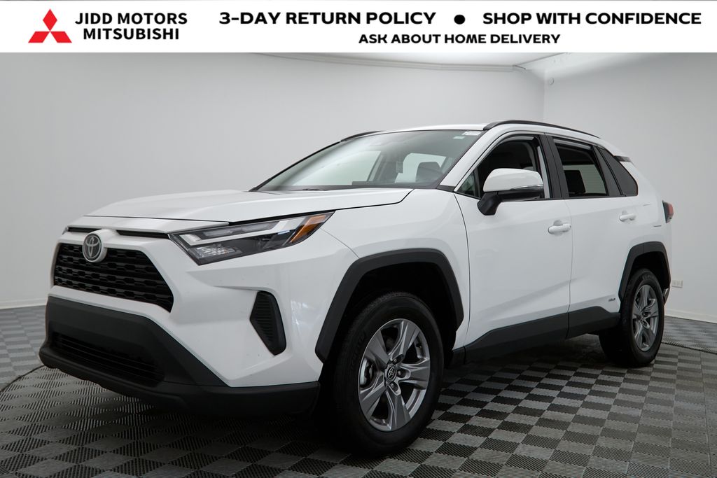 2025 Toyota RAV4 XLE's photo