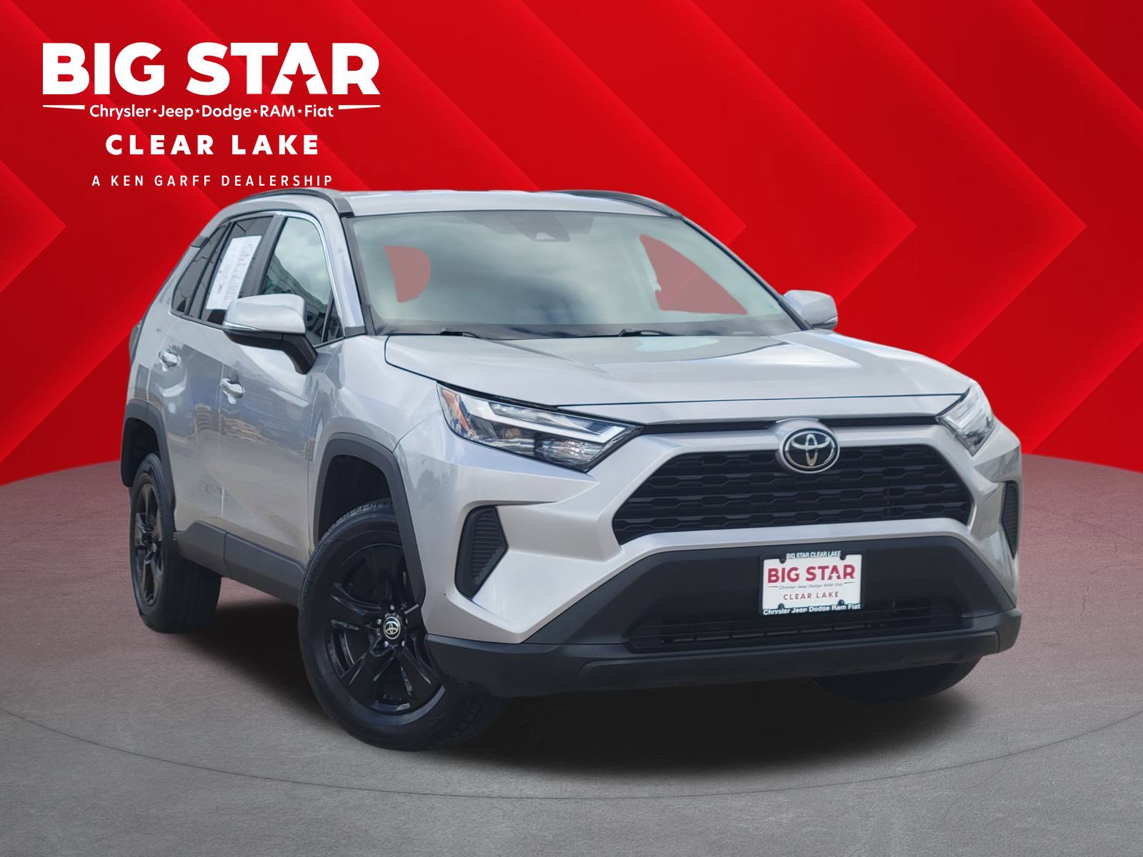 2022 Toyota RAV4 XLE's photo