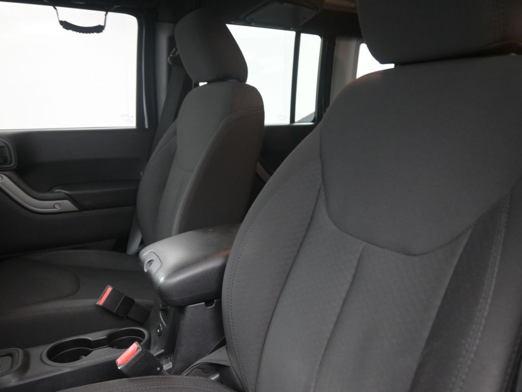 2015 Jeep Wrangler Unlimited Sport photo 16