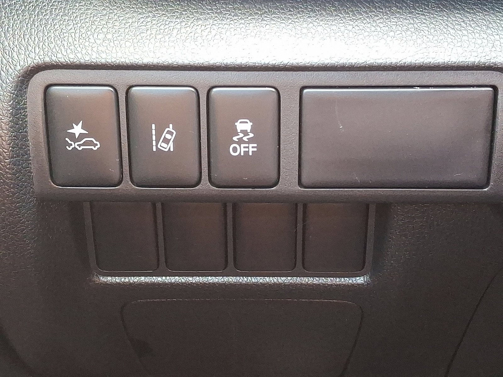 2022 Mitsubishi Eclipse Cross LE photo 21