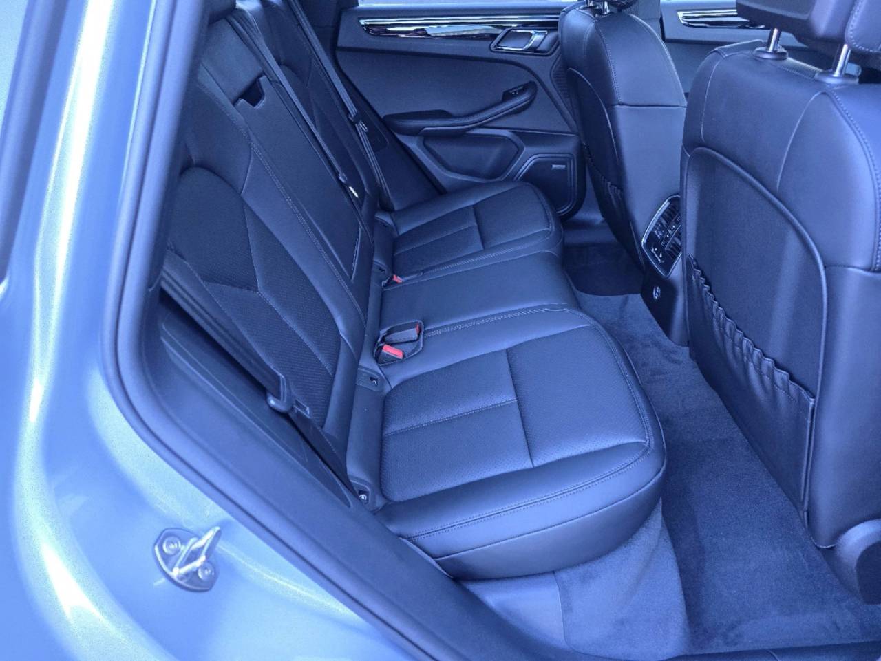 2025 Porsche Macan T photo 9