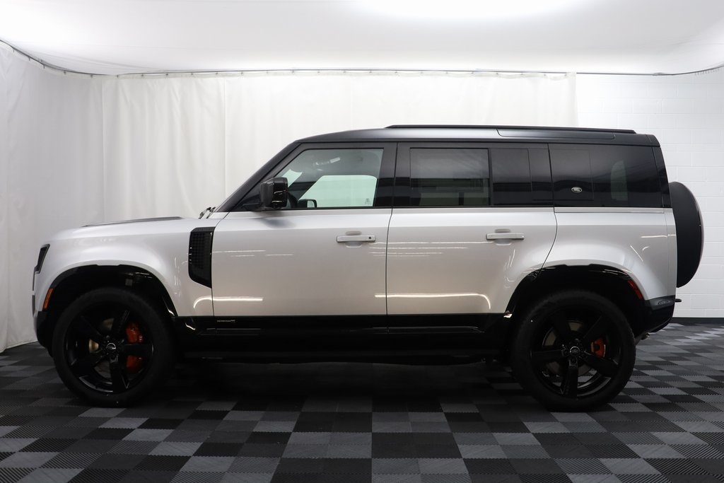 2024 Land Rover Defender 110 X photo 2