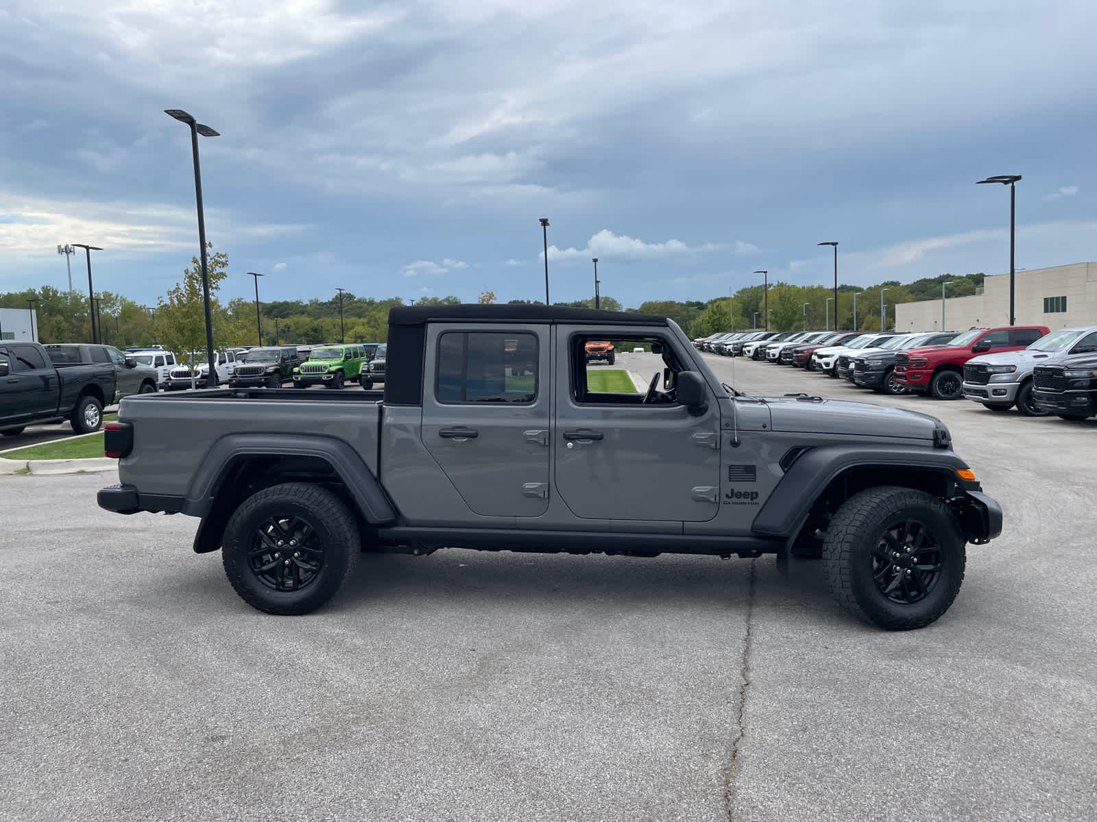 2021 Jeep Gladiator Sport S photo 10