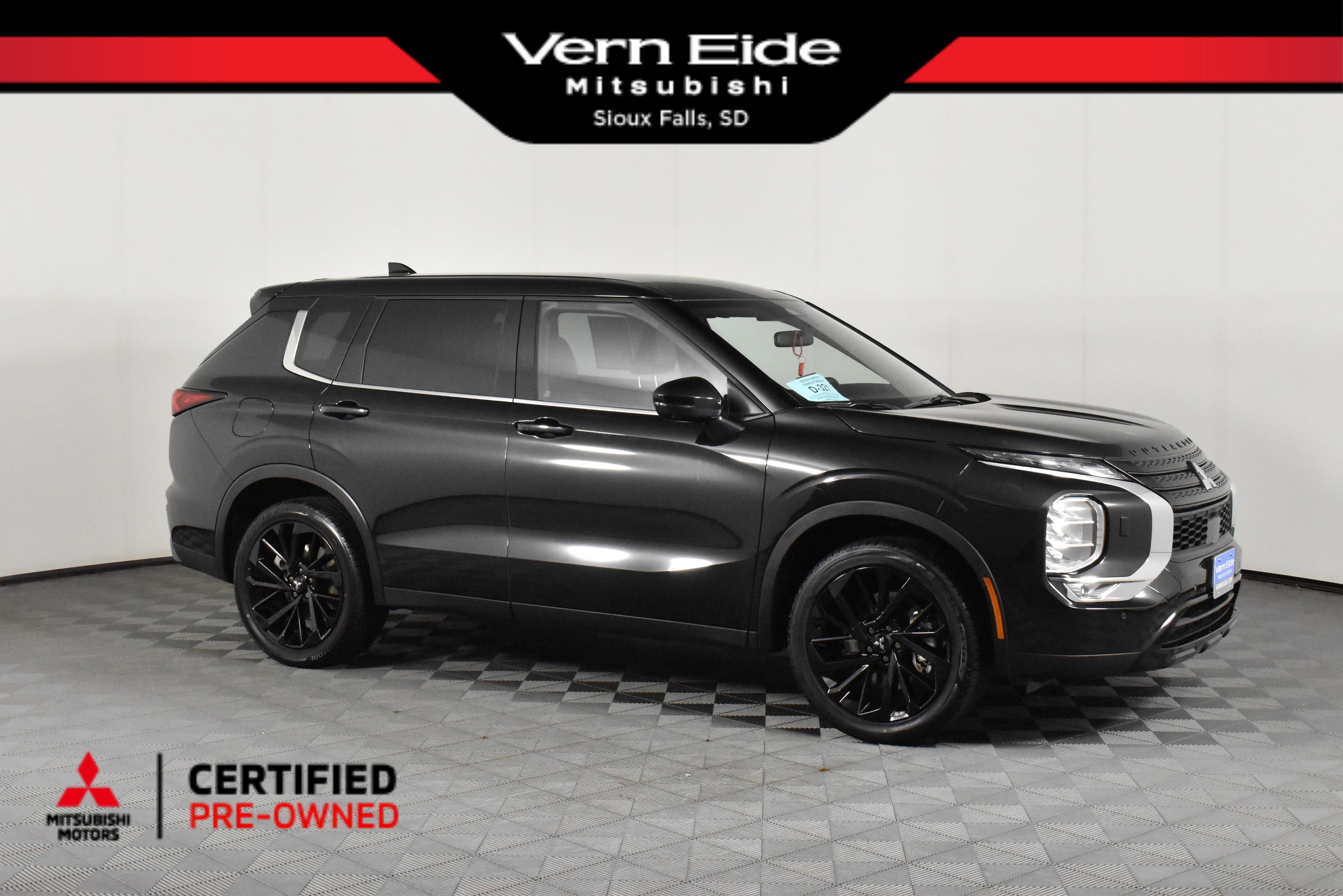 2024 Mitsubishi Outlander SE Black Edition's photo