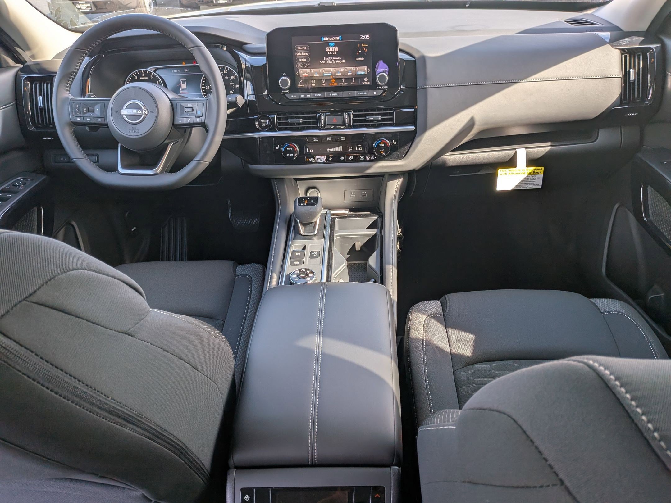 2025 Nissan Pathfinder SV photo 16