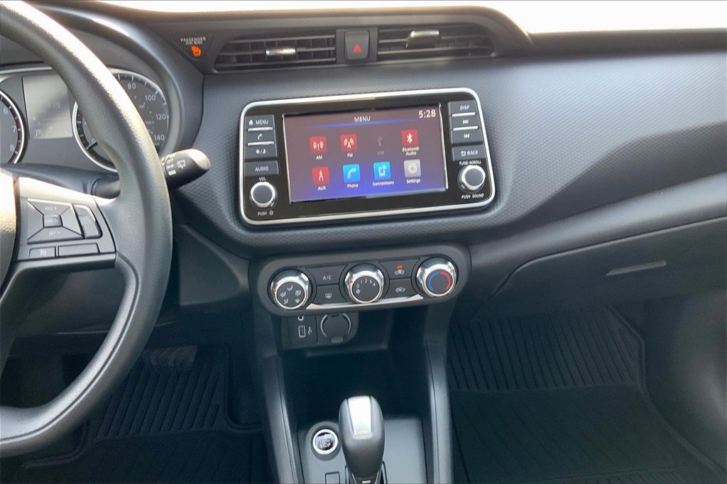 2025 Nissan Kicks Play S photo 7