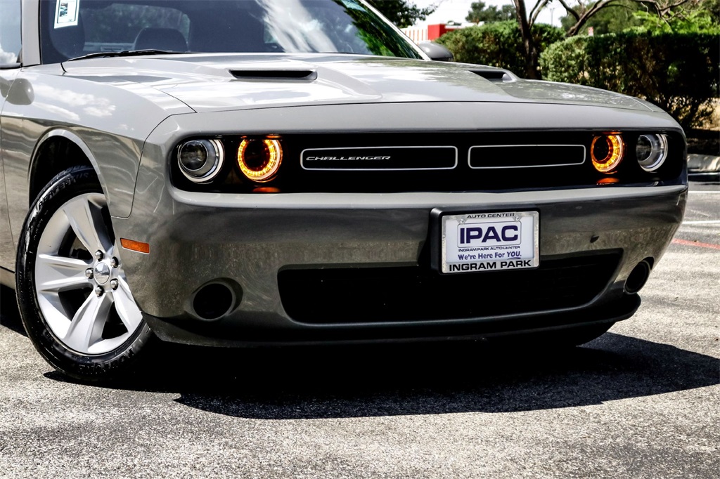 2023 Dodge Challenger SXT photo 3