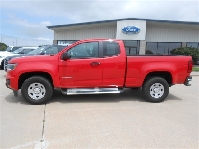 2017 Chevrolet Colorado Work Truck photo 2
