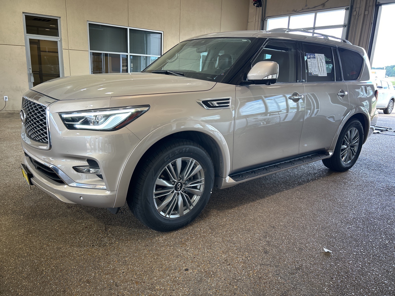 2021 Infiniti QX80 Luxe photo 18