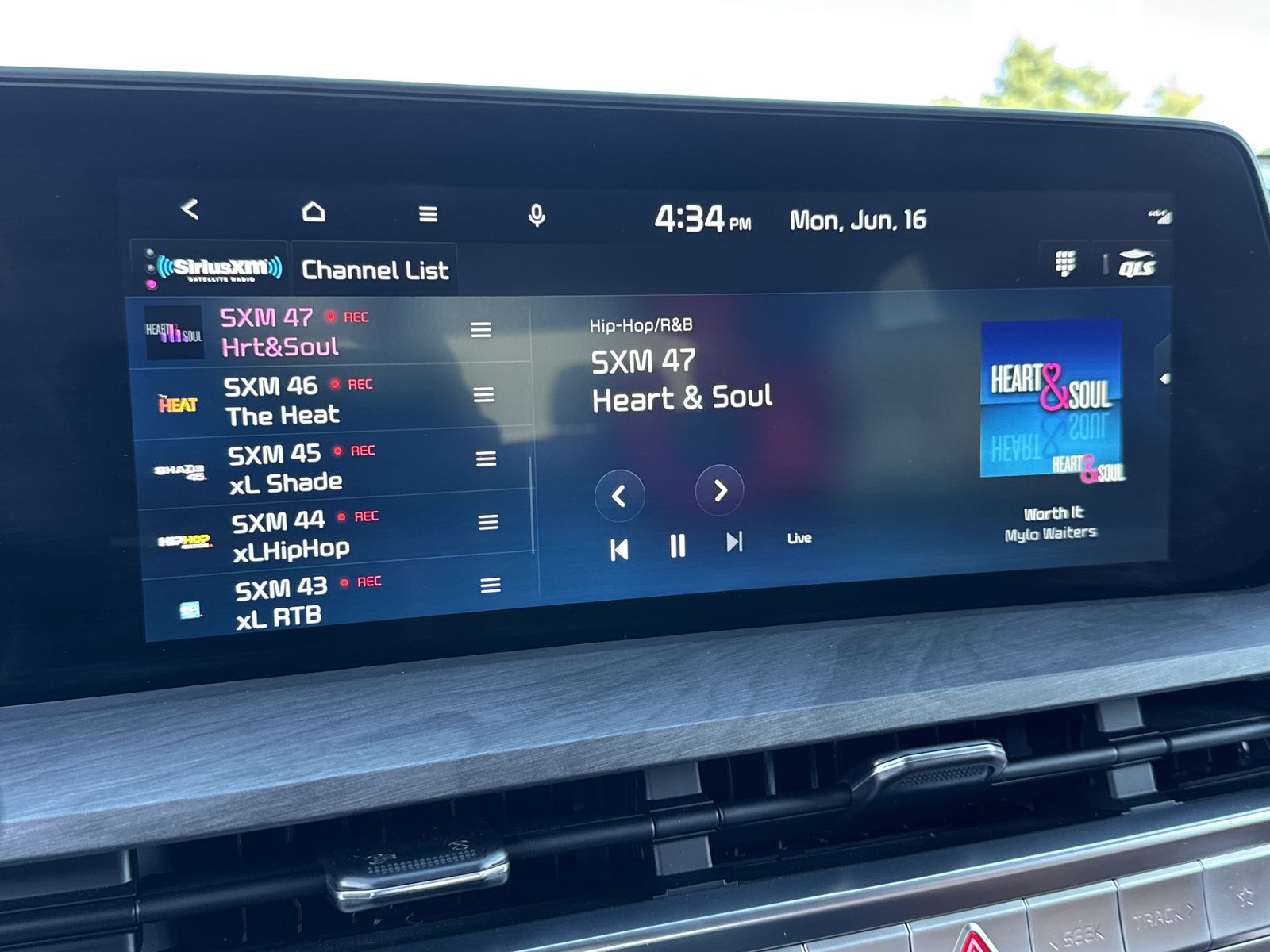 2024 Kia Telluride SX Prestige X-Line photo 4