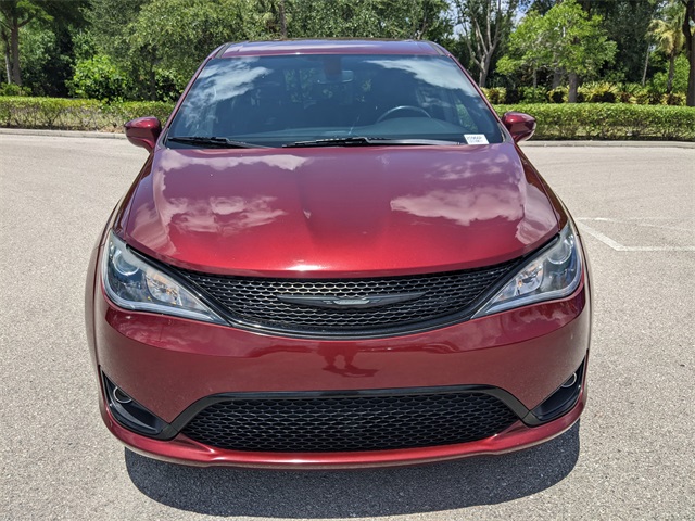 2020 Chrysler Pacifica Touring photo 7