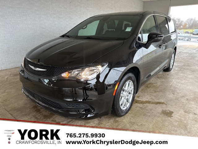 2026 Chrysler Voyager LX's photo