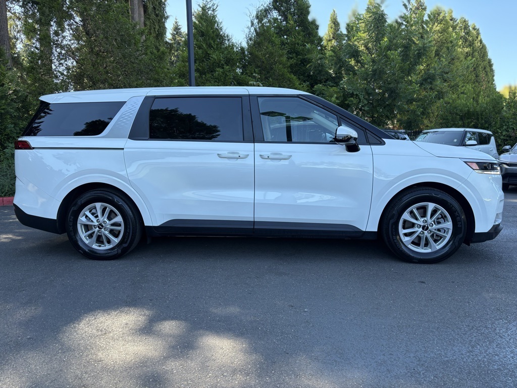 2024 Kia Carnival LX photo 2
