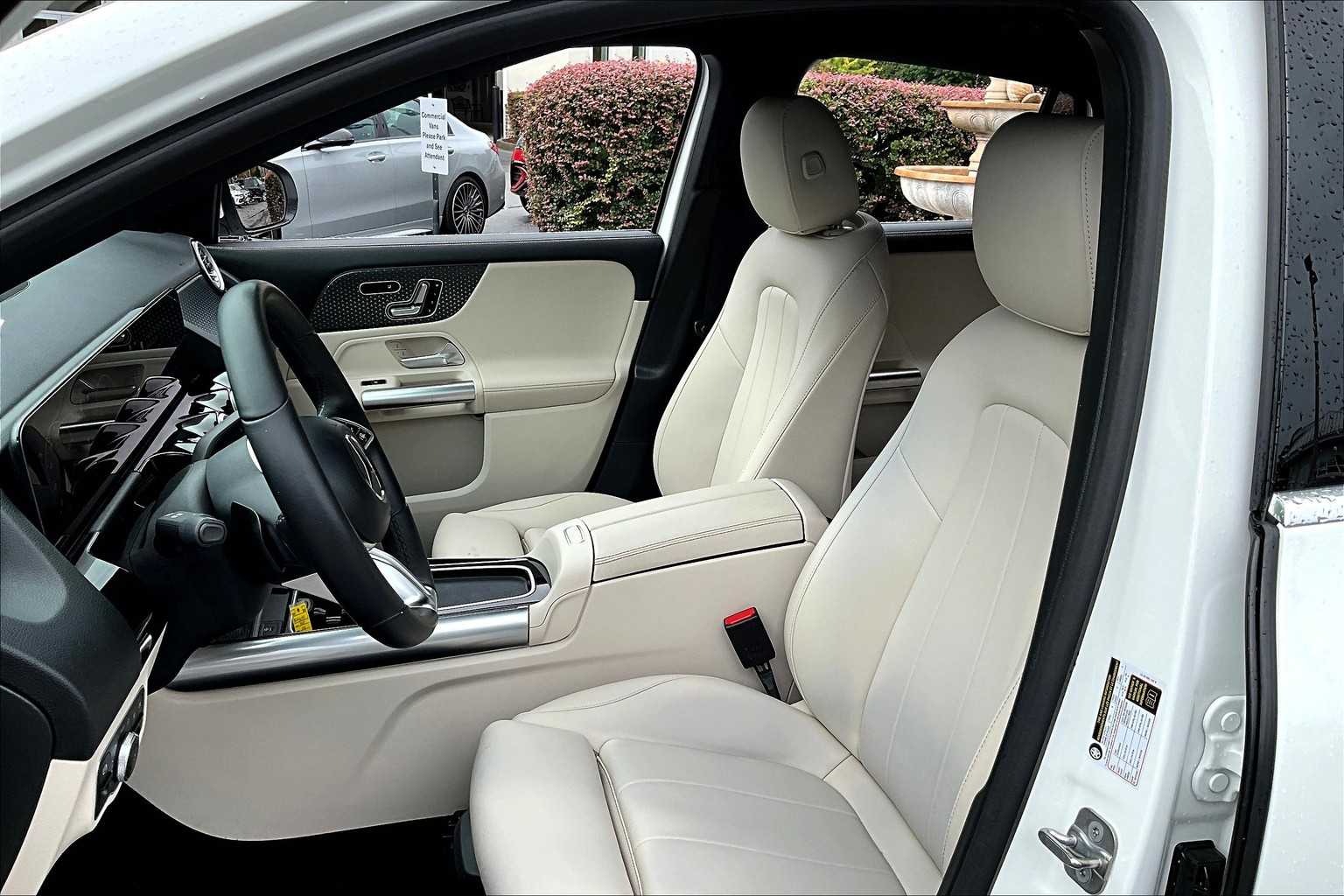 2024 Mercedes Benz GLA 250 4MATIC photo 6