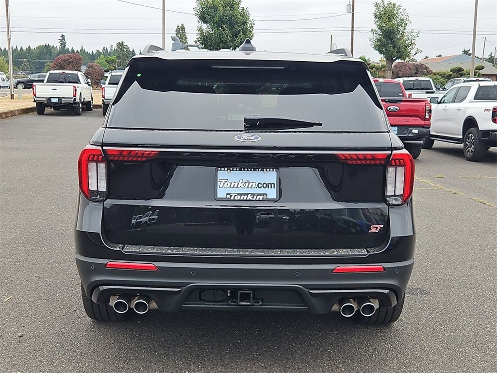 2025 Ford Explorer ST photo 4