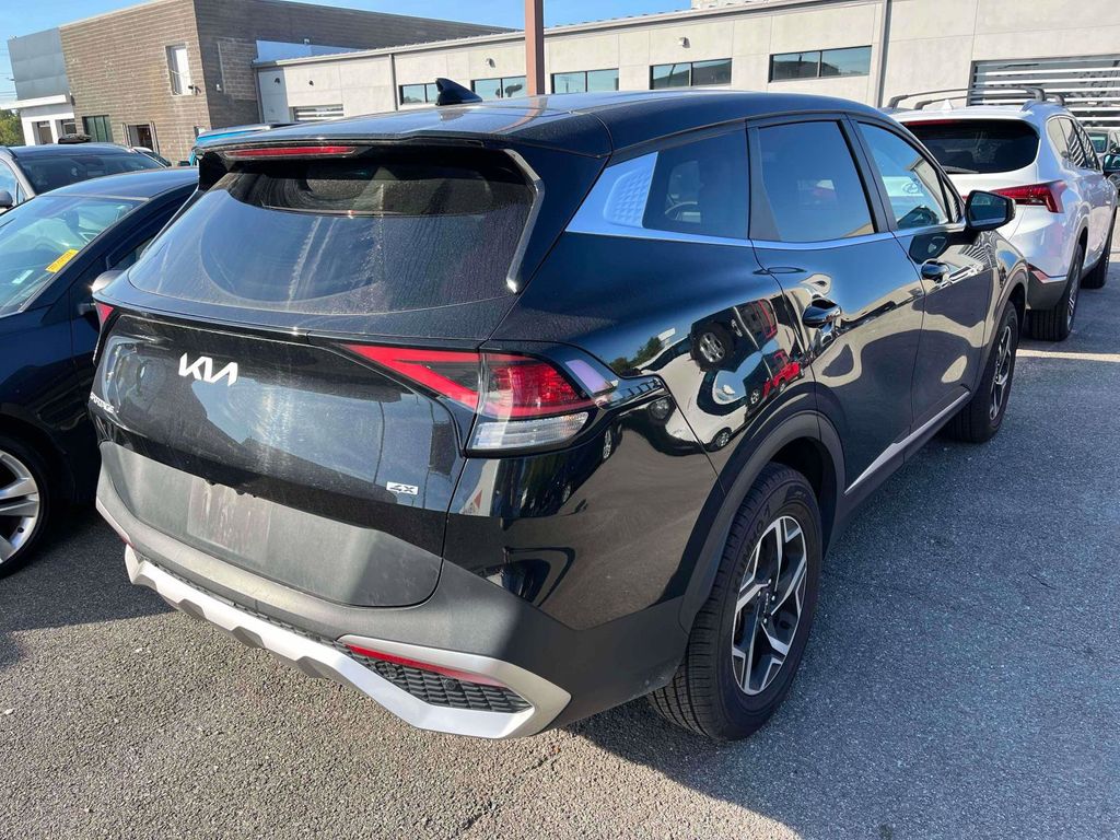 2023 Kia Sportage LX photo 2