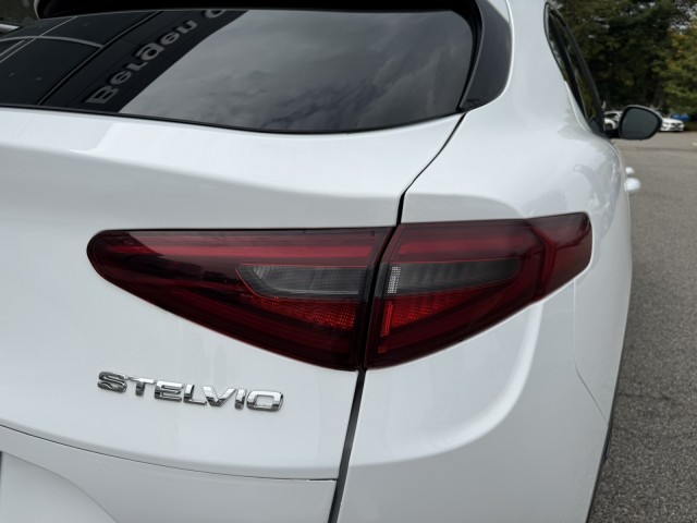 2022 Alfa Romeo Stelvio Ti photo 10
