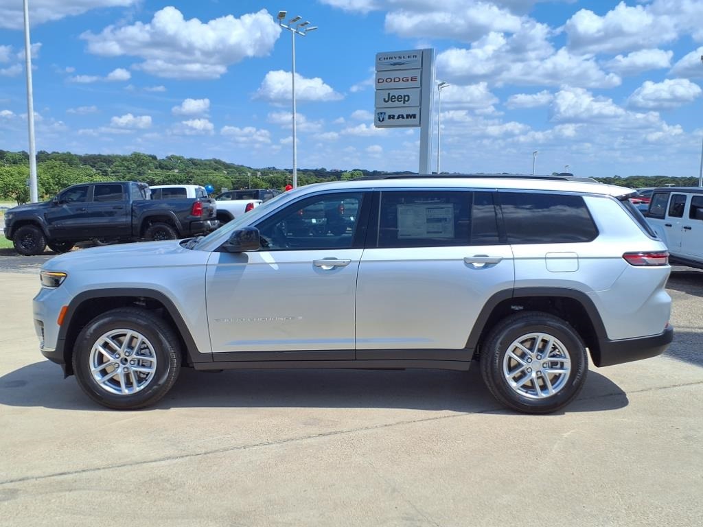 2025 Jeep Grand Cherokee Laredo X photo 2