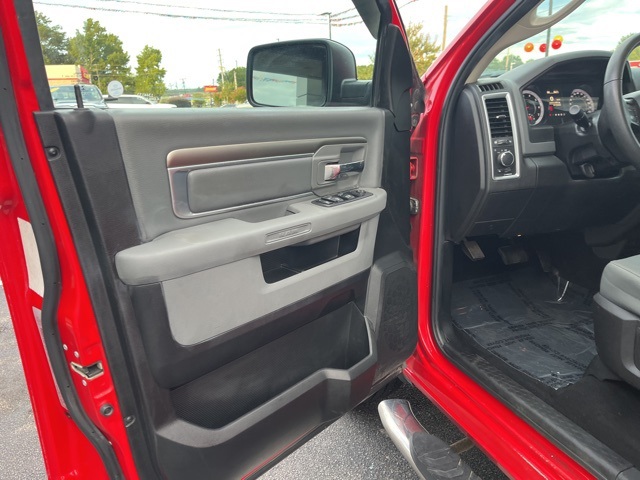 2019 Ram 1500 Classic SLT photo 4
