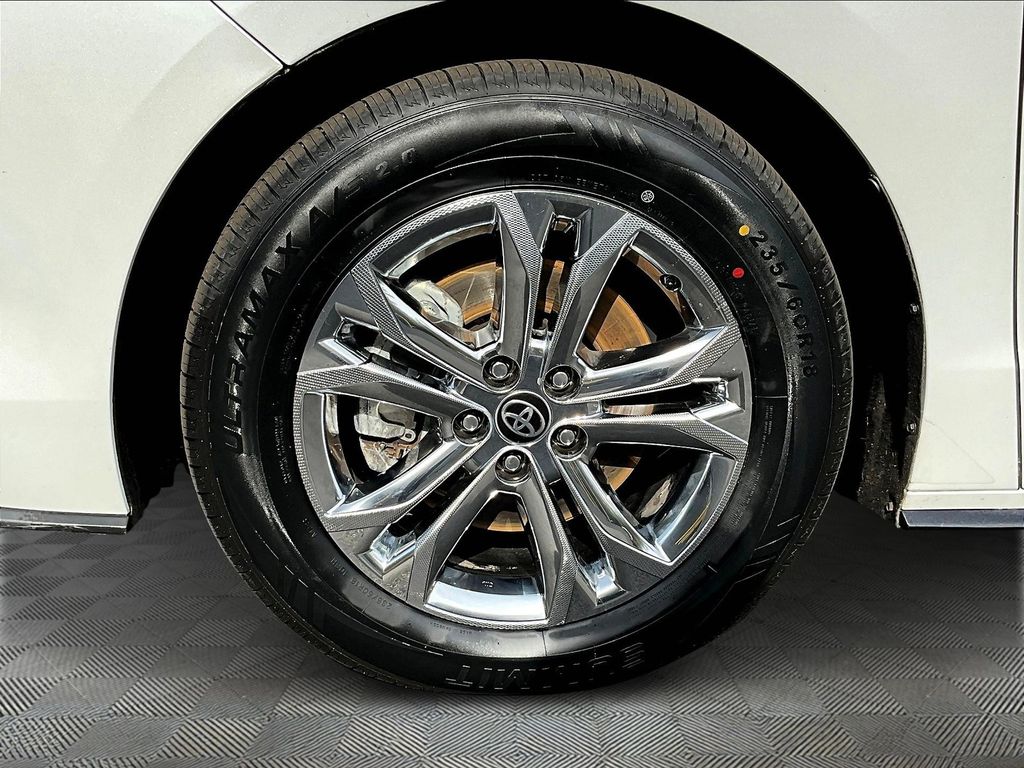 2022 Toyota Sienna Platinum photo 28