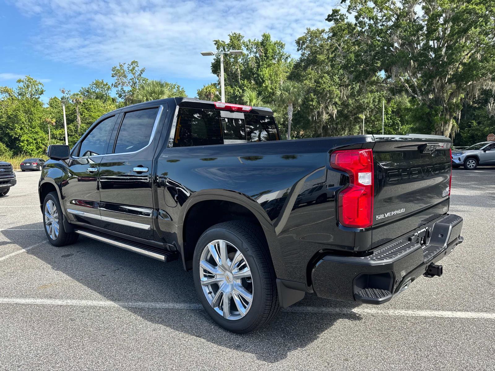 2025 Chevrolet Silverado 1500 High Country photo 4