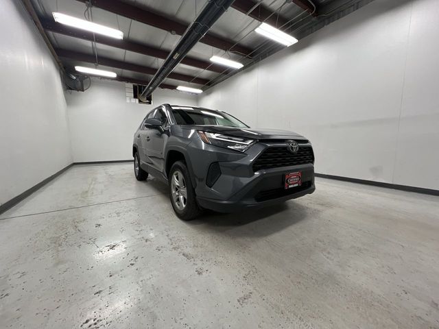 2022 Toyota RAV4 XLE photo 2