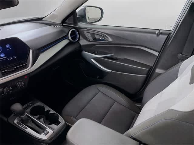 2025 Chevrolet Trax LS photo 21