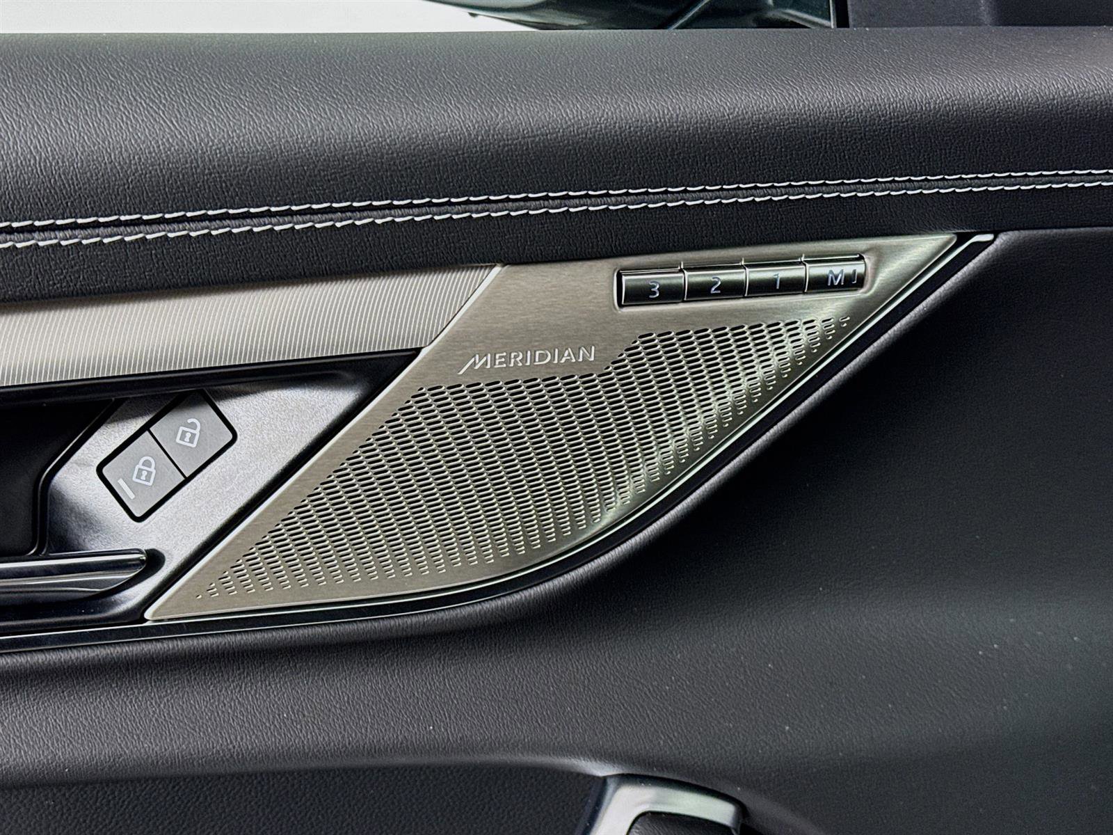 2024 Jaguar XF P300 R-Dynamic SE photo 20