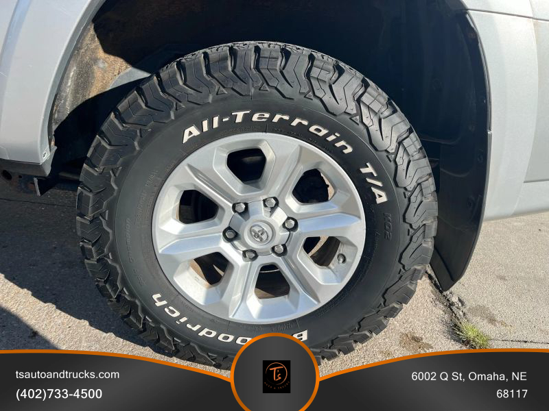 2018 Toyota 4Runner SR5 Premium photo 4