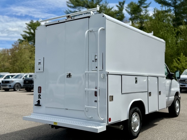 2026 Ford E-350 Base photo 5