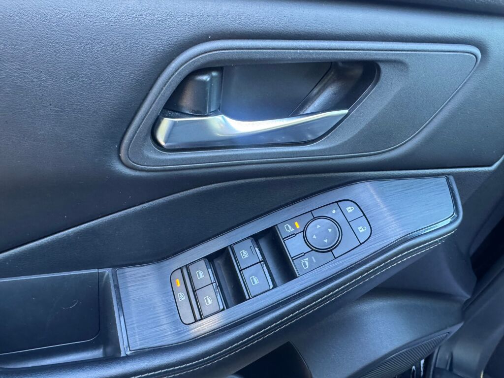 2024 Nissan Rogue SV photo 10