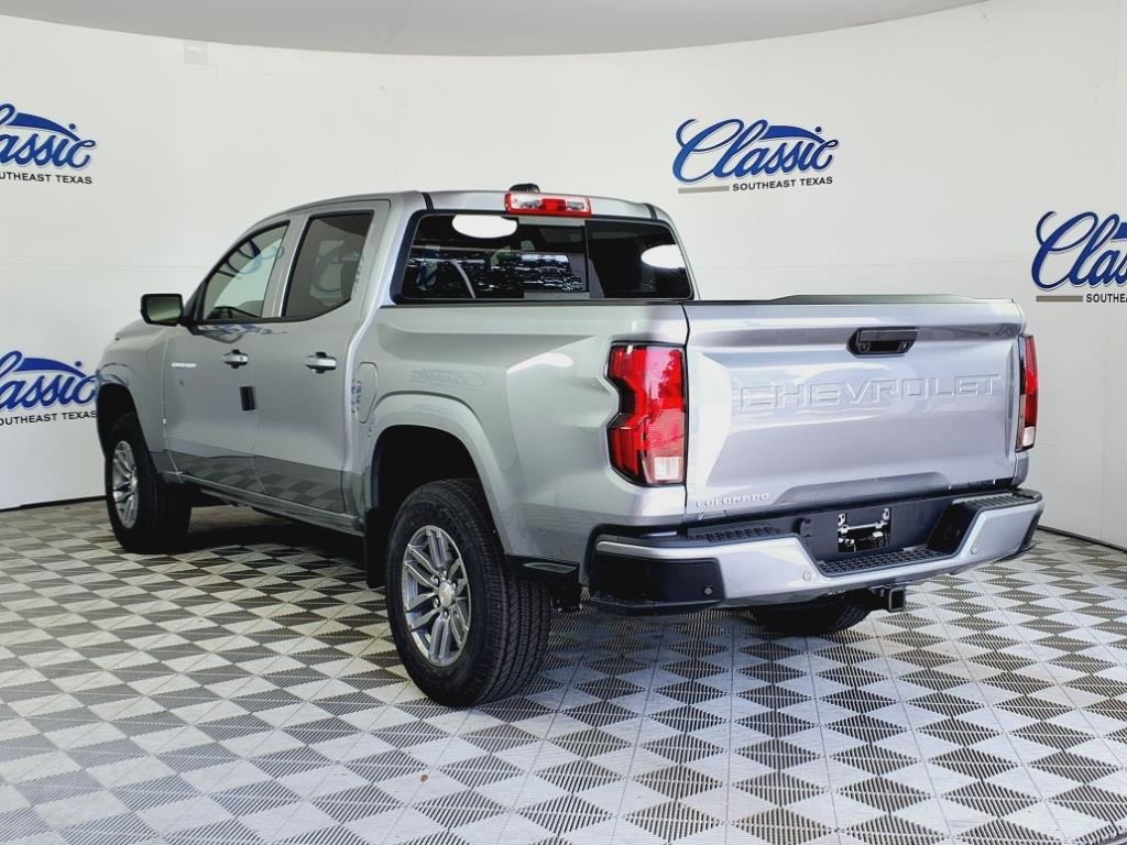 2025 Chevrolet Colorado Work Truck LT photo 2