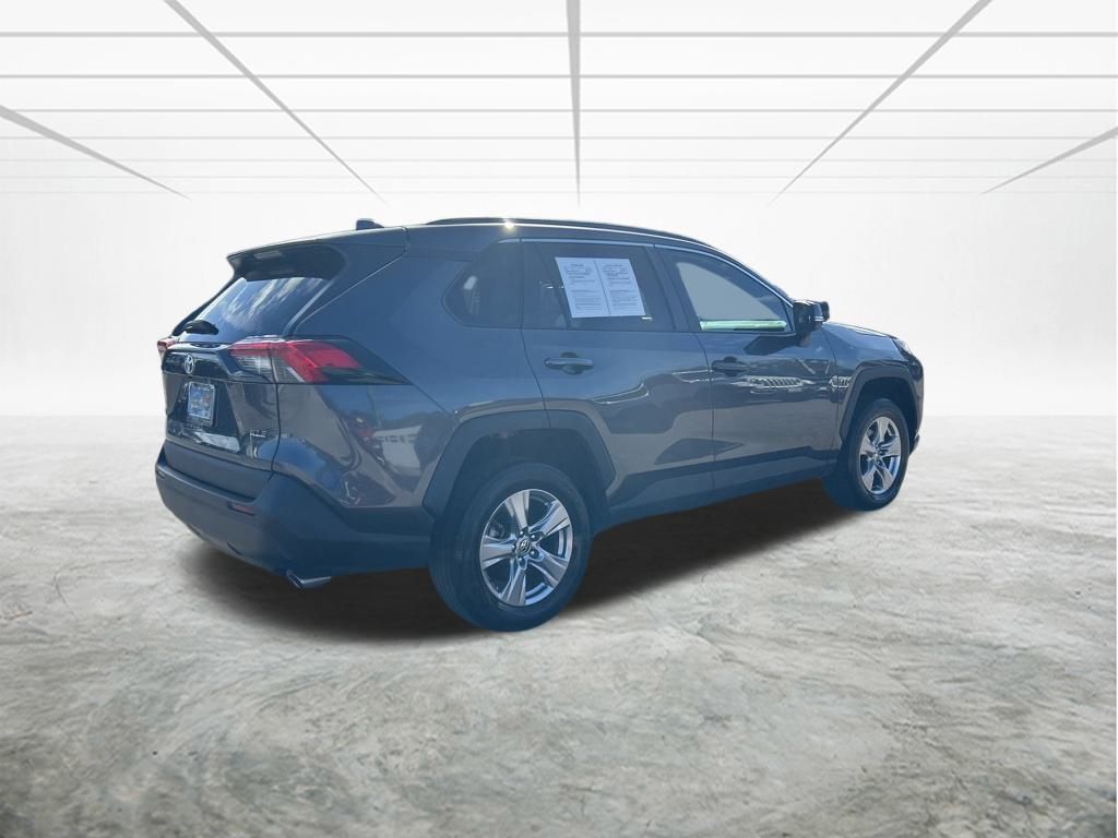 2023 Toyota RAV4 XLE photo 3